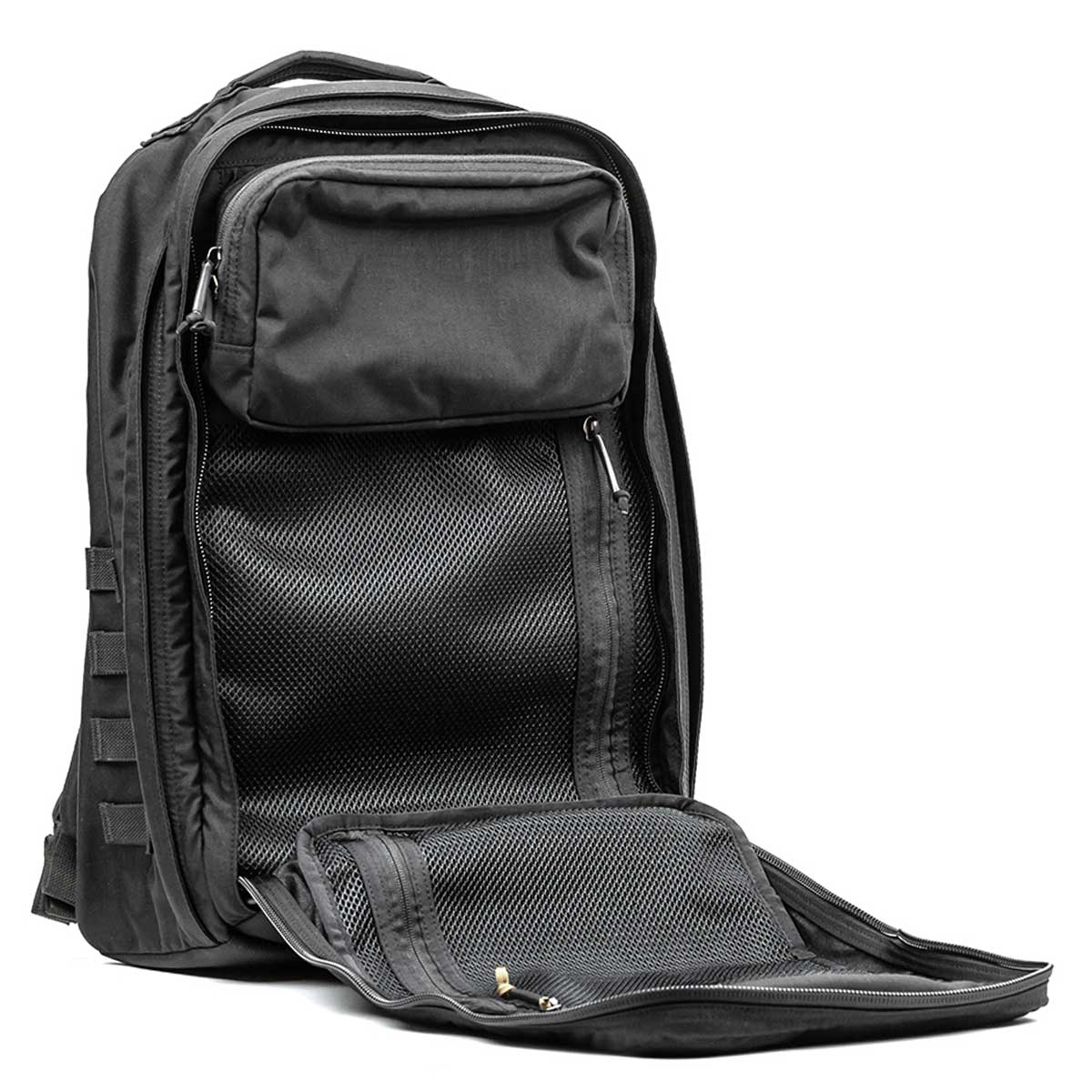 The GORUCK GR2 in black boasts multiple compartments and mesh pockets that fully open to reveal a spacious interior, making it ideal for travel as it is carry-on compliant. Plus, it includes the reassurance of the Scars Lifetime Guarantee.