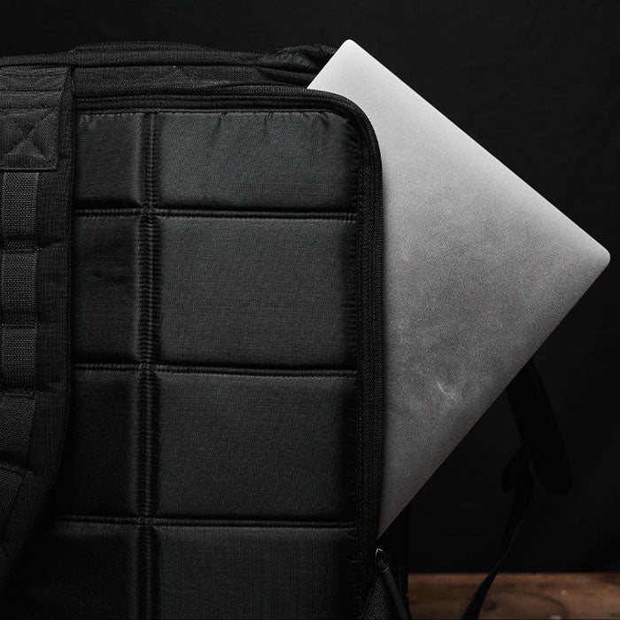 BOMBPROOF LAPTOP COMPARTMENT