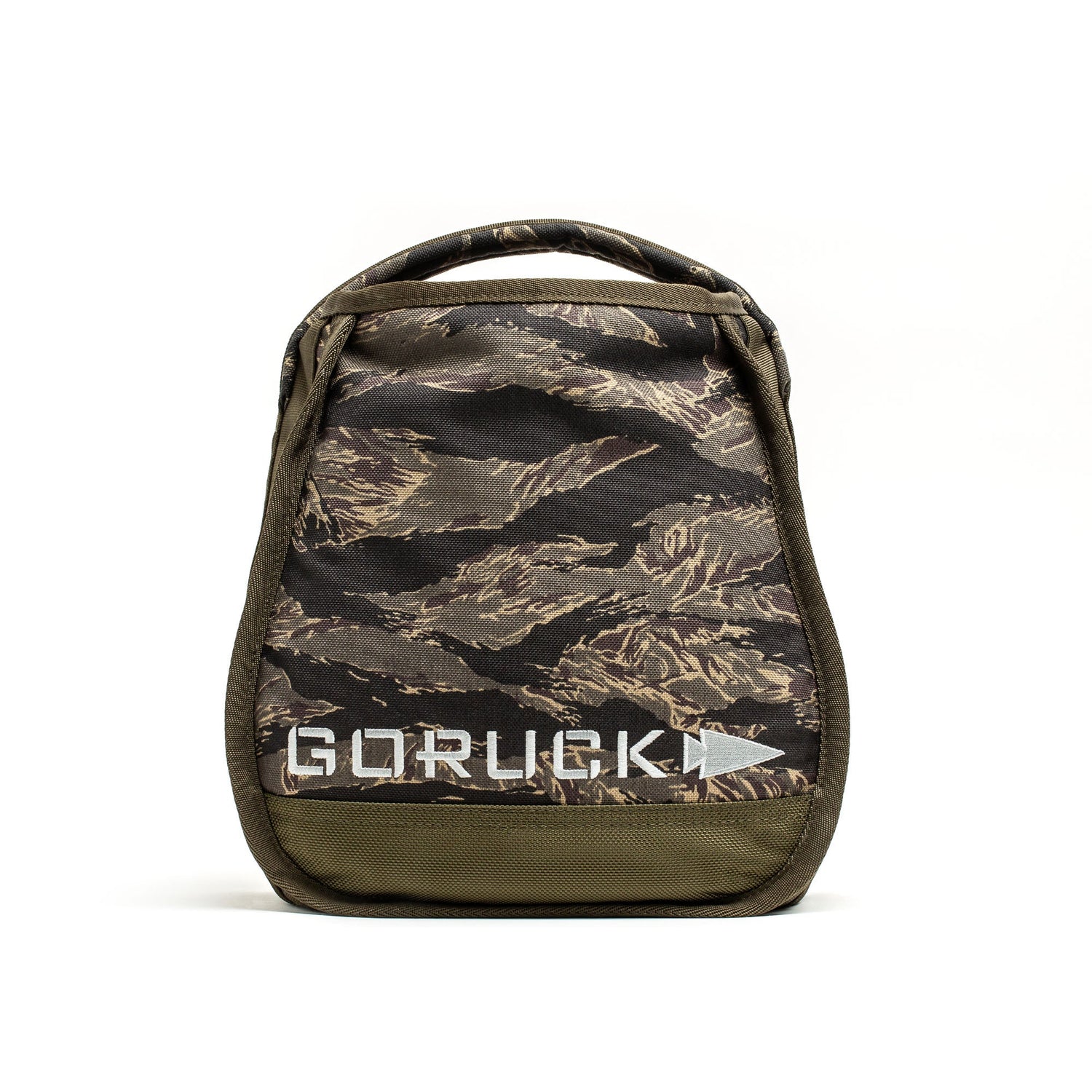 Carry your GORUCK Sand Kettlebell with ease in this small camo-patterned pouch, featuring a convenient handle, front mesh pocket, and the bold 
